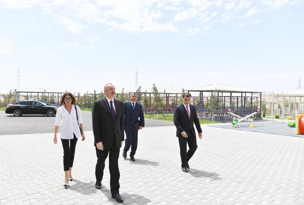 Prezident İlham Əliyev və birinci xanım Mehriban Əliyeva məcburi köçkünlər üçün salınmış “Qobu Park” yaşayış kompleksinin açılışında iştirak ediblər (YENİLƏNİB-2) (FOTO)