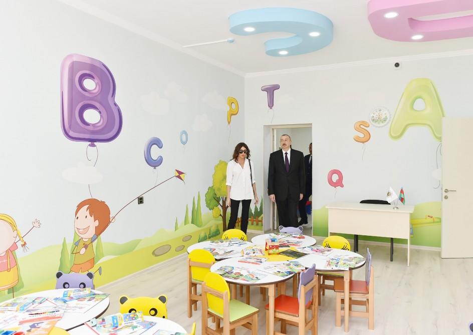Prezident İlham Əliyev və birinci xanım Mehriban Əliyeva məcburi köçkünlər üçün salınmış “Qobu Park” yaşayış kompleksinin açılışında iştirak ediblər (YENİLƏNİB-2) (FOTO)