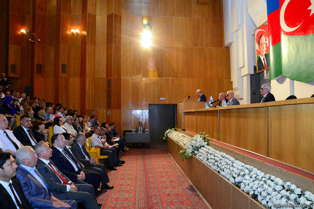 AHİK-də Azərbaycan Xalq Cumhuriyyətinin qurulmasının 100 illiyi qeyd edilib (FOTO)