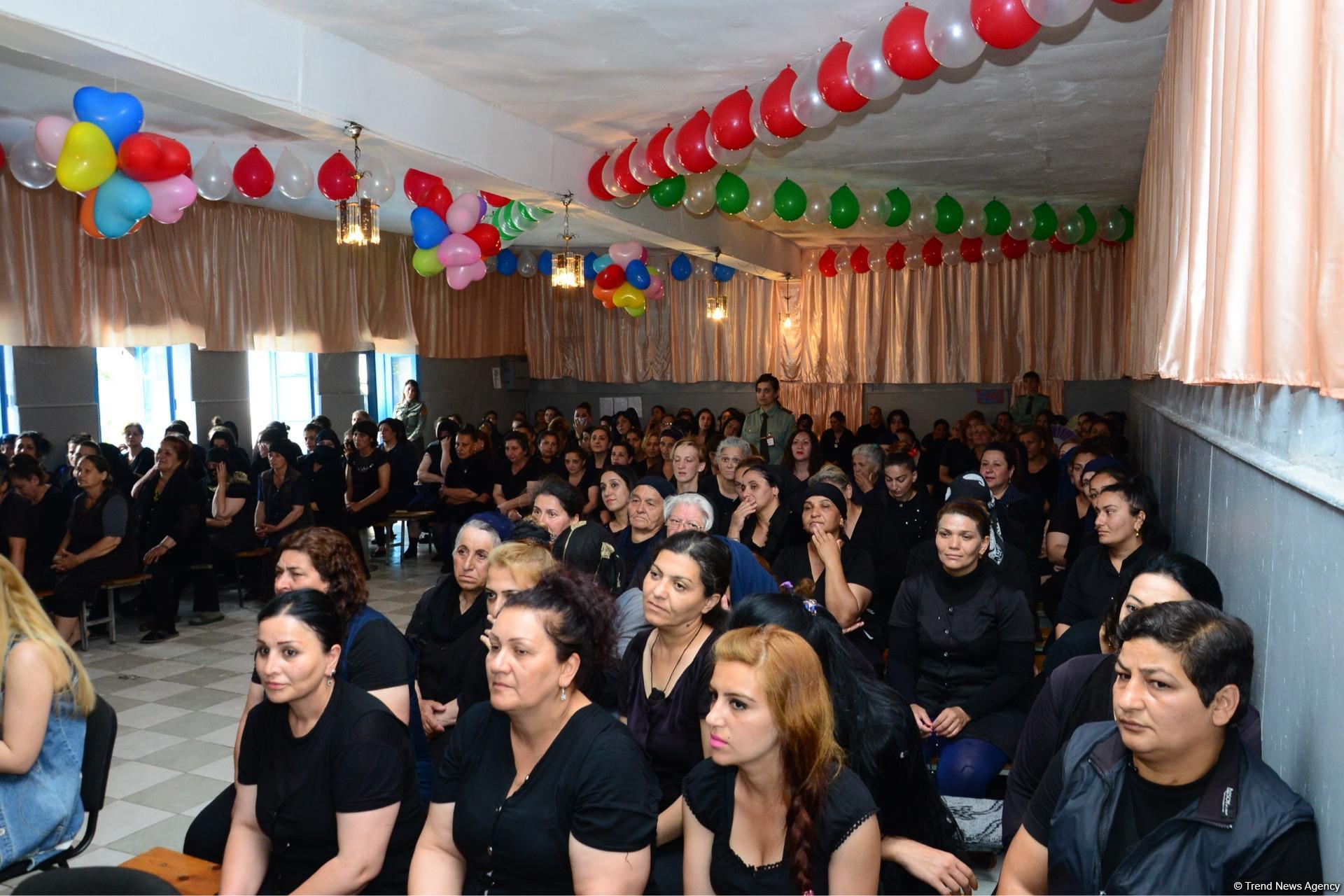 Qadın məhkumların cəza çəkdikləri müəssisədə əfv sərəncamı icra olunub (FOTO)