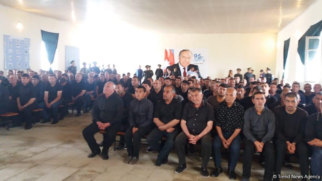 13 saylı cəzaçəkmə müəssisəsindən 41 məhkum azadlığa buraxılıb (FOTO)