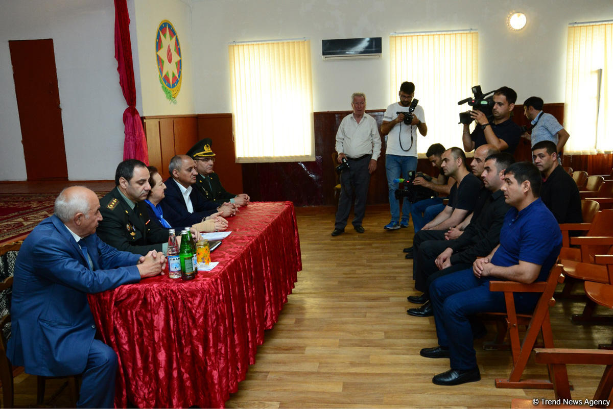 4 cəzaçəkmə müəssisəsindən 39 məhkum azadlığa buraxılıb (FOTO)