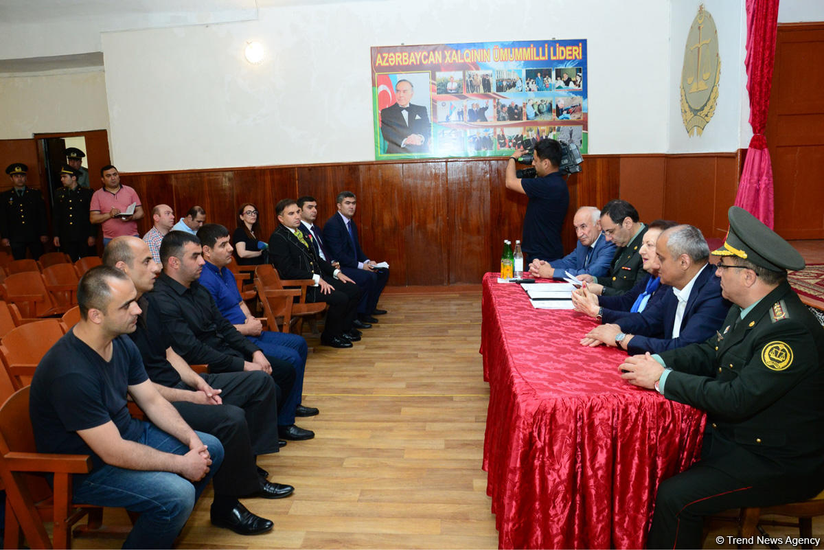 4 cəzaçəkmə müəssisəsindən 39 məhkum azadlığa buraxılıb (FOTO)