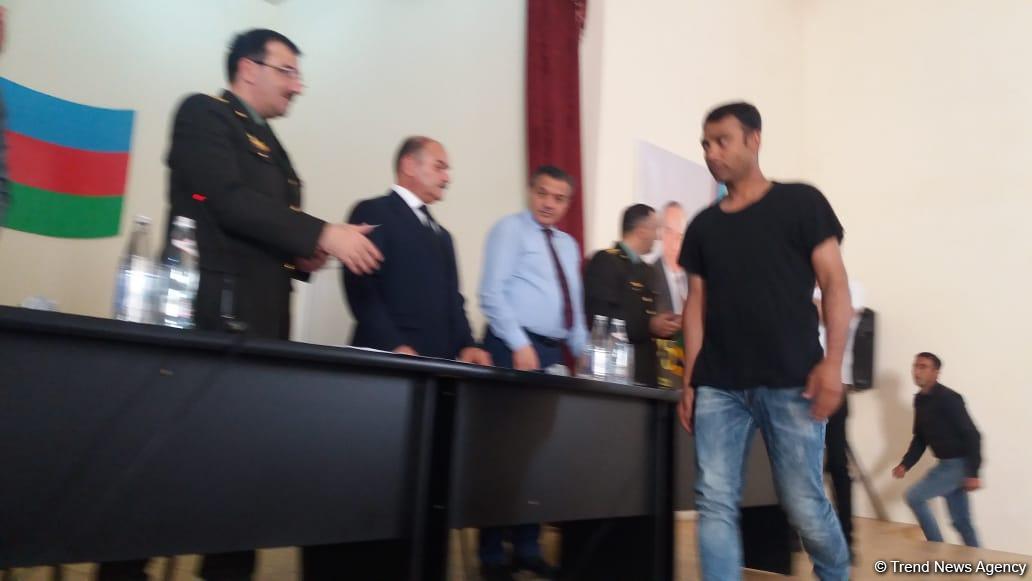 4 cəzaçəkmə müəssisəsindən 39 məhkum azadlığa buraxılıb (FOTO)