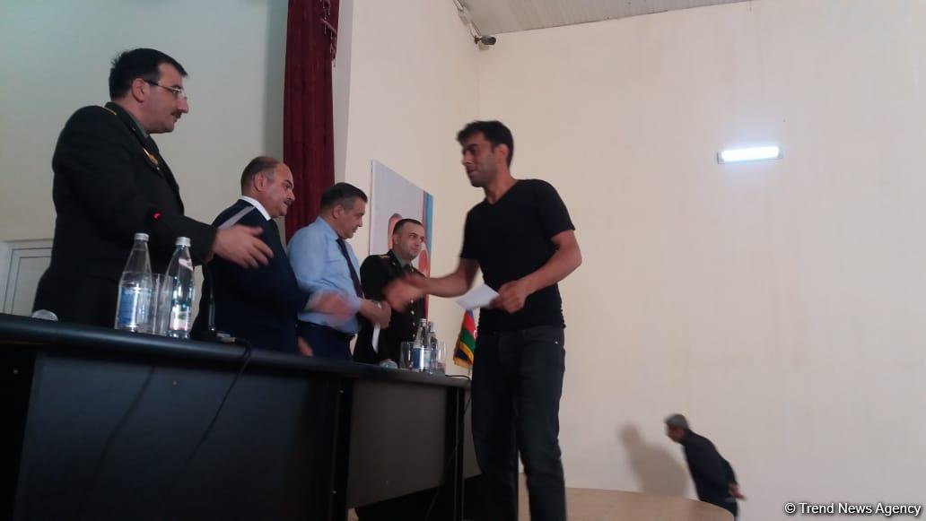 4 cəzaçəkmə müəssisəsindən 39 məhkum azadlığa buraxılıb (FOTO)