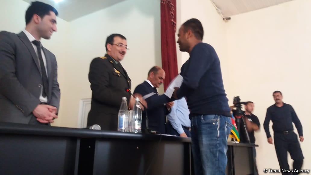 4 cəzaçəkmə müəssisəsindən 39 məhkum azadlığa buraxılıb (FOTO)