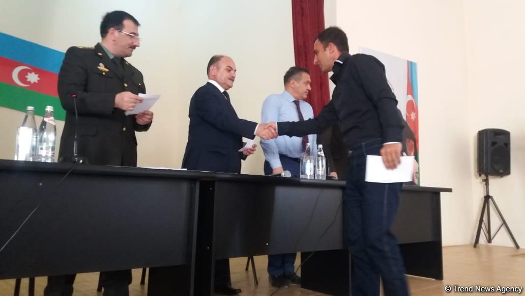4 cəzaçəkmə müəssisəsindən 39 məhkum azadlığa buraxılıb (FOTO)