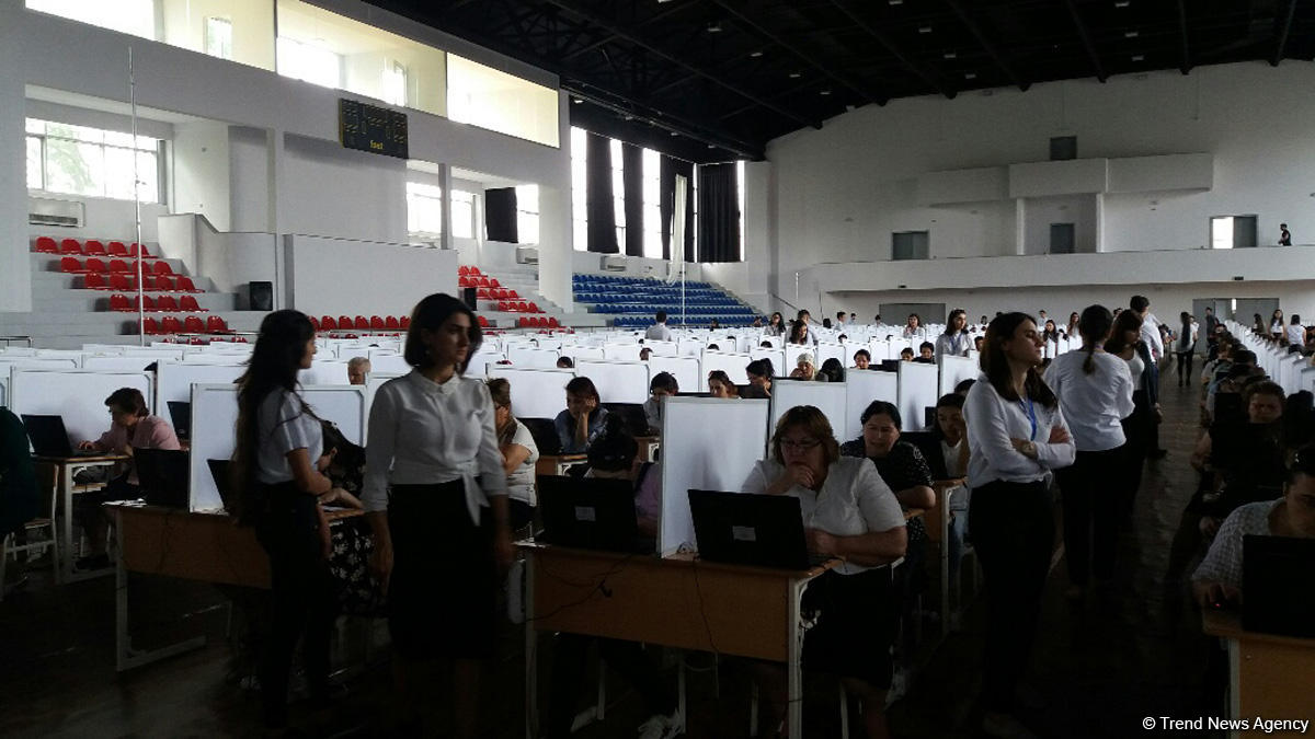 20  minə yaxın müəllim növbəti dəfə sınağa çəkilir (FOTO)