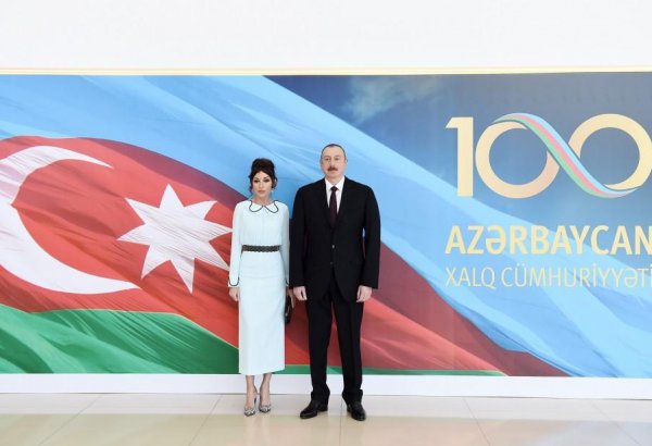 Prezident İlham Əliyev və birinci xanım Mehriban Əliyeva Azərbaycan Xalq Cümhuriyyətinin 100 illik yubileyi münasibətilə rəsmi qəbulda iştirak ediblər (YENİLƏNİB) (FOTO)