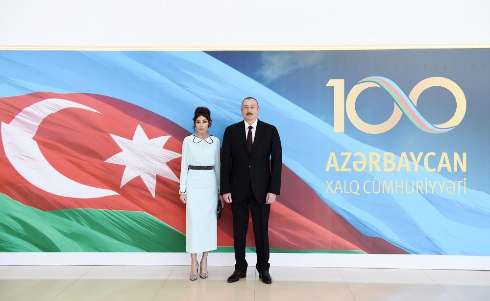 Prezident İlham Əliyev və birinci xanım Mehriban Əliyeva Azərbaycan Xalq Cümhuriyyətinin 100 illik yubileyi münasibətilə rəsmi qəbulda iştirak ediblər (YENİLƏNİB) (FOTO)