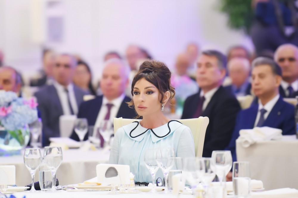 Prezident İlham Əliyev və birinci xanım Mehriban Əliyeva Azərbaycan Xalq Cümhuriyyətinin 100 illik yubileyi münasibətilə rəsmi qəbulda iştirak ediblər (YENİLƏNİB) (FOTO)