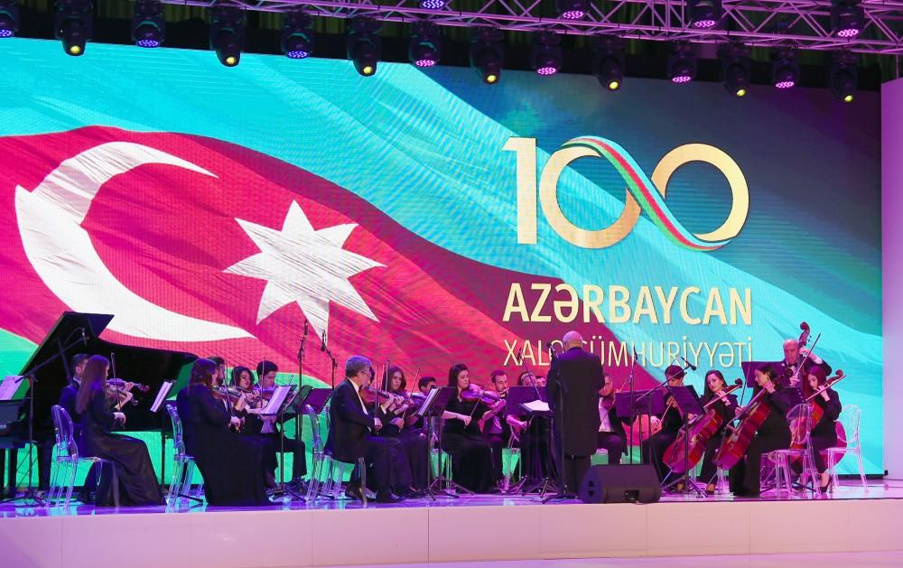 Prezident İlham Əliyev və birinci xanım Mehriban Əliyeva Azərbaycan Xalq Cümhuriyyətinin 100 illik yubileyi münasibətilə rəsmi qəbulda iştirak ediblər (YENİLƏNİB) (FOTO)