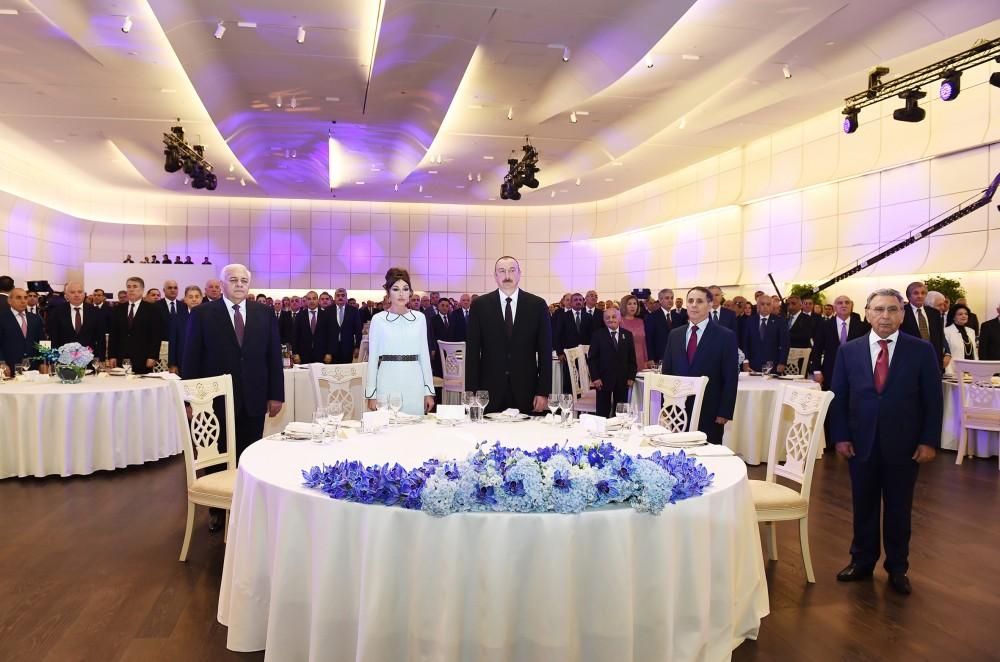 Prezident İlham Əliyev və birinci xanım Mehriban Əliyeva Azərbaycan Xalq Cümhuriyyətinin 100 illik yubileyi münasibətilə rəsmi qəbulda iştirak ediblər (YENİLƏNİB) (FOTO)