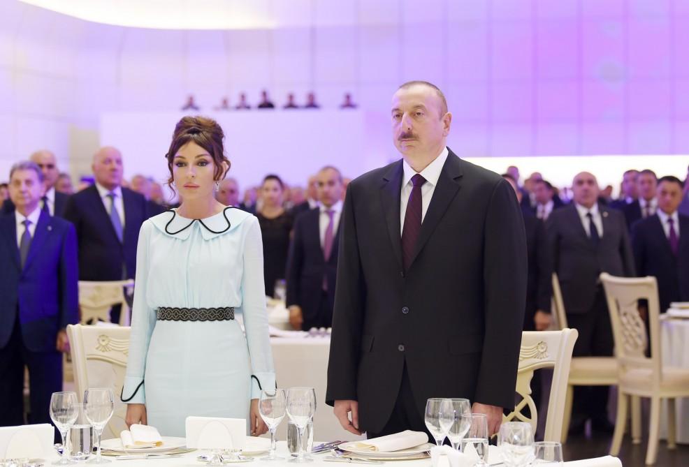 Prezident İlham Əliyev və birinci xanım Mehriban Əliyeva Azərbaycan Xalq Cümhuriyyətinin 100 illik yubileyi münasibətilə rəsmi qəbulda iştirak ediblər (YENİLƏNİB) (FOTO)