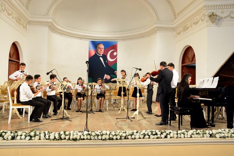 Filarmoniyada Cümhuriyyətin 100 illiyinə həsr olunmuş konsert keçirilib (FOTO)