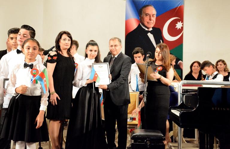 Filarmoniyada Cümhuriyyətin 100 illiyinə həsr olunmuş konsert keçirilib (FOTO)