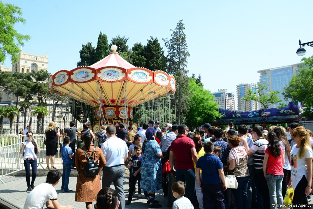 Bakıda uşaqların 1 iyun sevinci (FOTO)