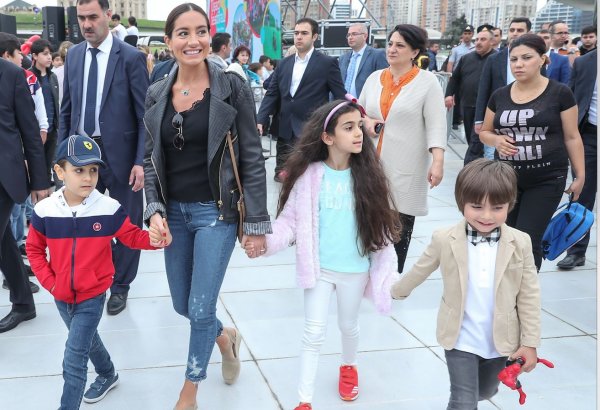 Bakı Media Mərkəzinin prezidenti Arzu Əliyeva Heydər Əliyev Mərkəzinin parkında “Uşaq festivalı”nda olub (FOTO/VİDEO)
