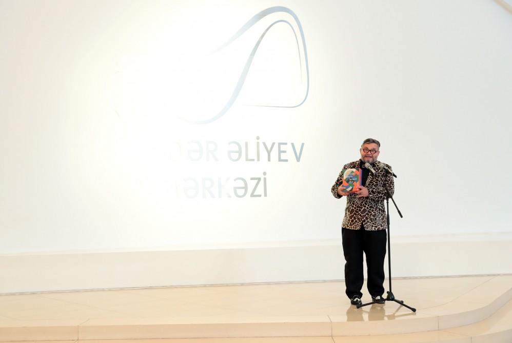 Leyla Əliyeva Heydər Əliyev Mərkəzində "Moda məkanı" adlı sərginin açılış mərasimində iştirak edib (FOTO)