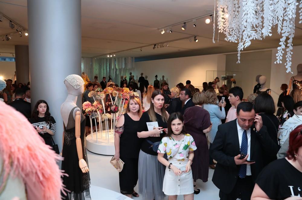 Leyla Əliyeva Heydər Əliyev Mərkəzində "Moda məkanı" adlı sərginin açılış mərasimində iştirak edib (FOTO)