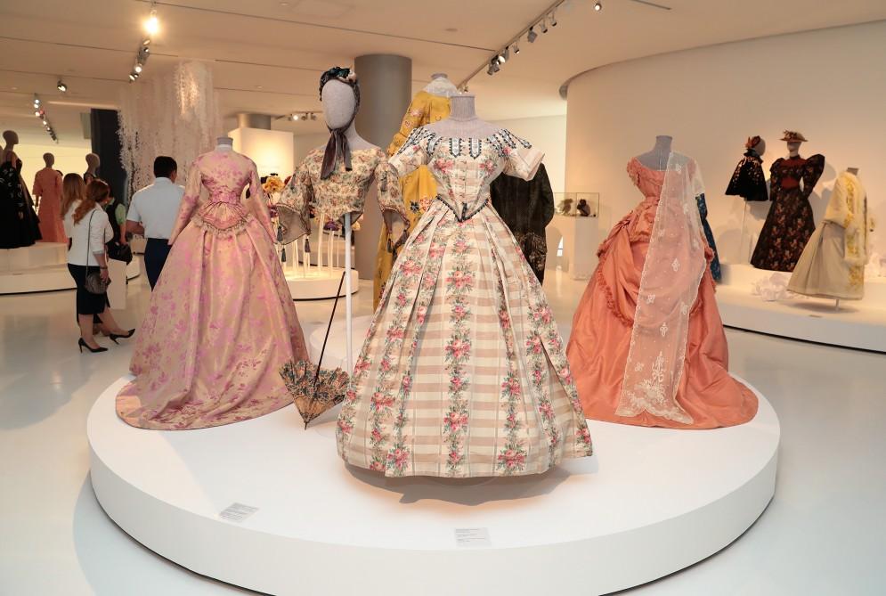Leyla Əliyeva Heydər Əliyev Mərkəzində "Moda məkanı" adlı sərginin açılış mərasimində iştirak edib (FOTO)