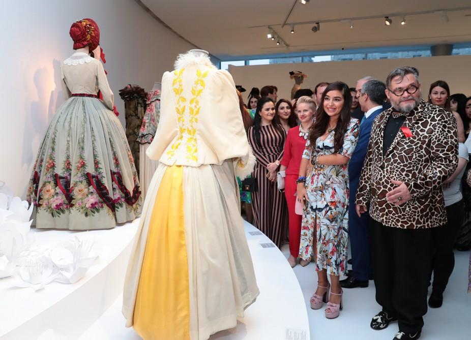 Leyla Əliyeva Heydər Əliyev Mərkəzində "Moda məkanı" adlı sərginin açılış mərasimində iştirak edib (FOTO)