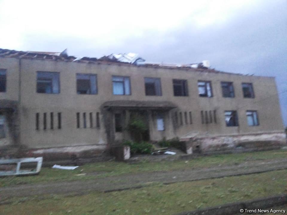 Yağış və dolu İsmayıllını iflic edib: Evlərə ziyan dəyib, elektrik xətləri qırılıb, yolları sel yuyub (FOTO)