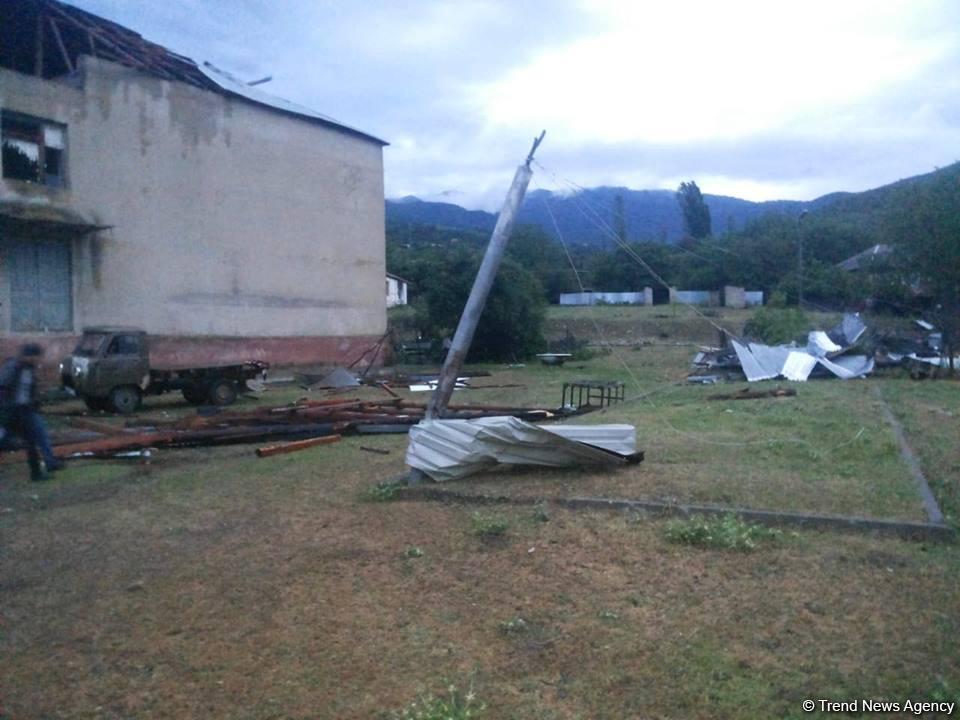 Yağış və dolu İsmayıllını iflic edib: Evlərə ziyan dəyib, elektrik xətləri qırılıb, yolları sel yuyub (FOTO)