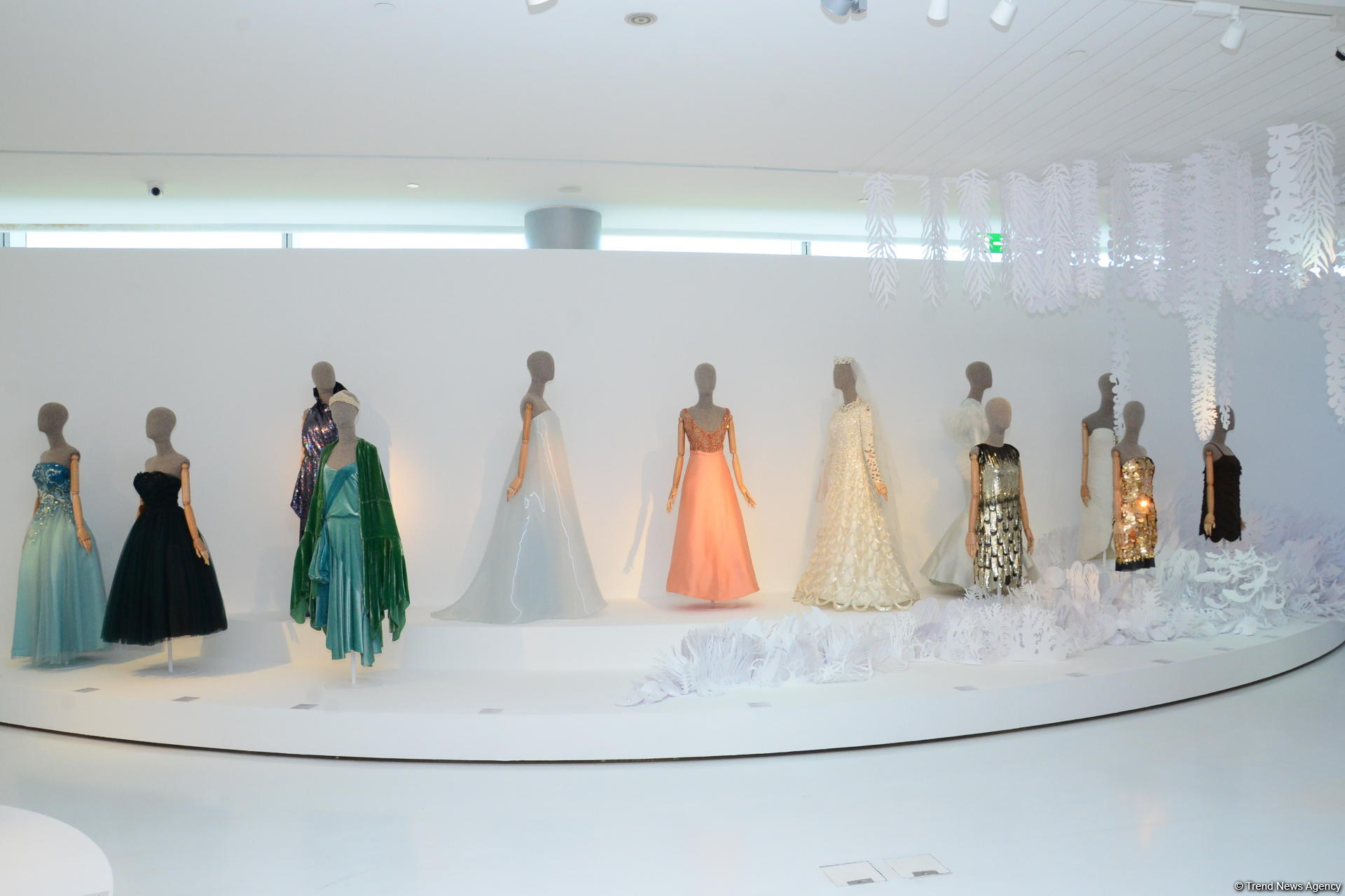 Leyla Əliyeva Heydər Əliyev Mərkəzində "Moda məkanı" adlı sərginin açılış mərasimində iştirak edib (FOTO)
