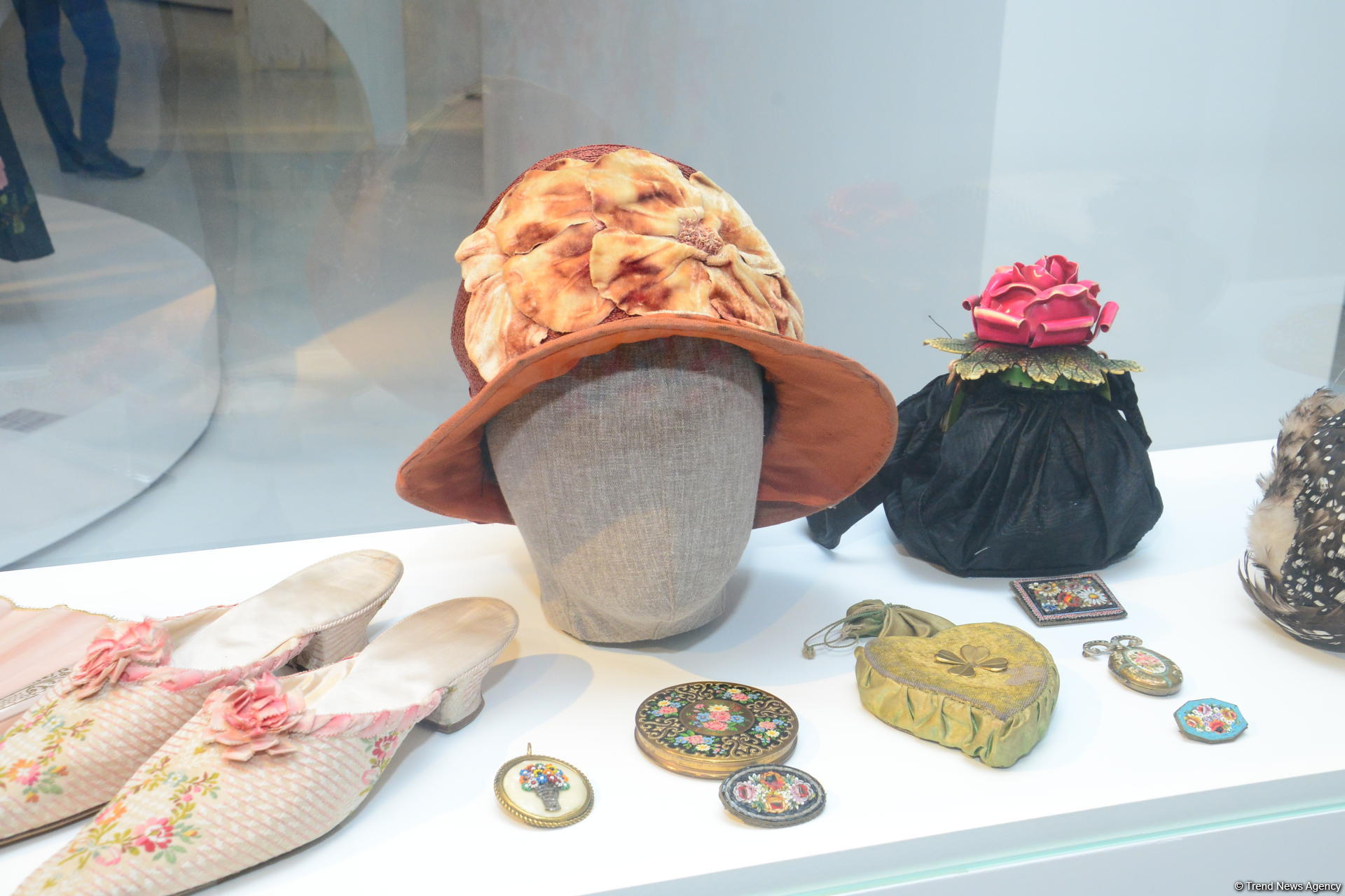 Leyla Əliyeva Heydər Əliyev Mərkəzində "Moda məkanı" adlı sərginin açılış mərasimində iştirak edib (FOTO)