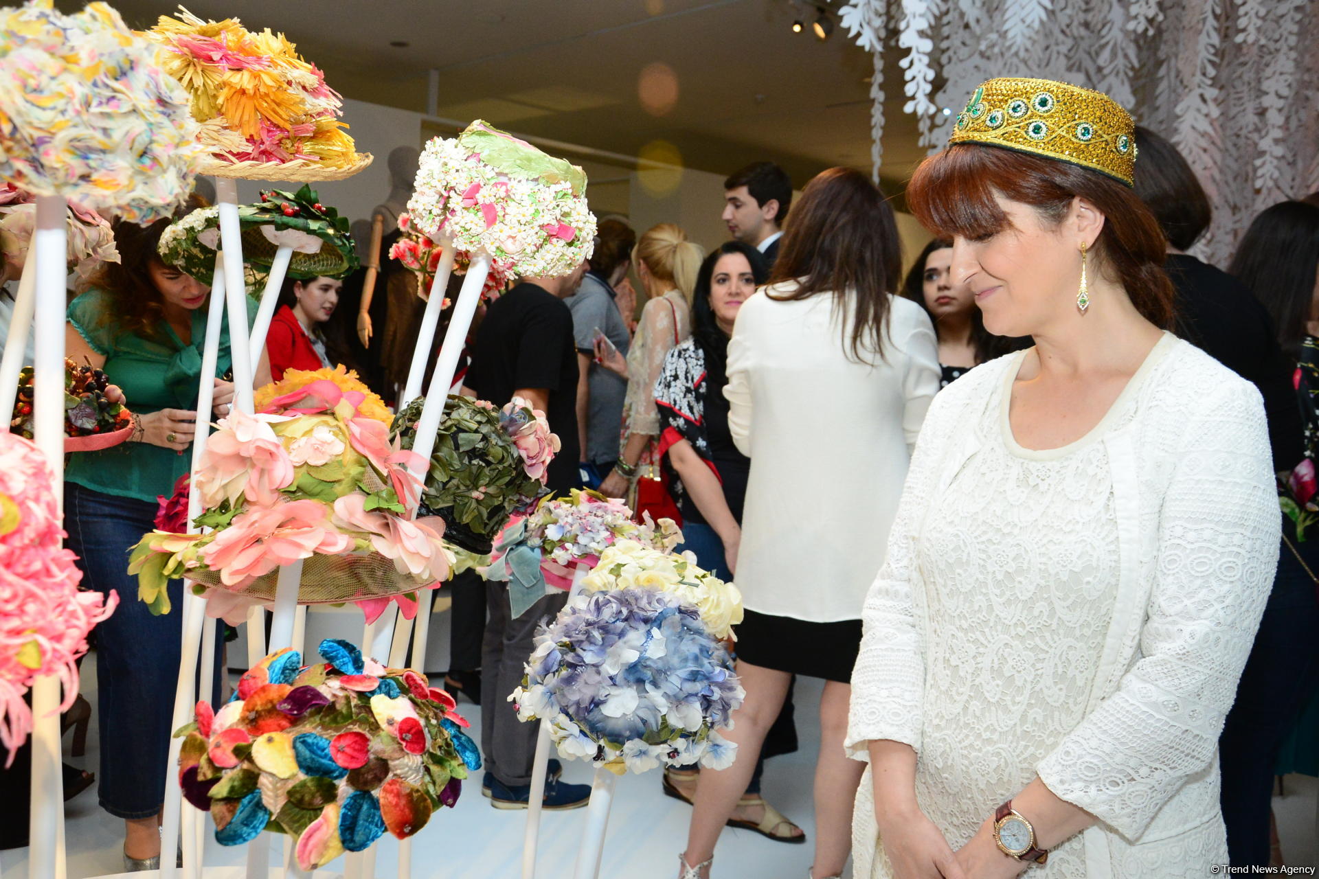 Leyla Əliyeva Heydər Əliyev Mərkəzində "Moda məkanı" adlı sərginin açılış mərasimində iştirak edib (FOTO)