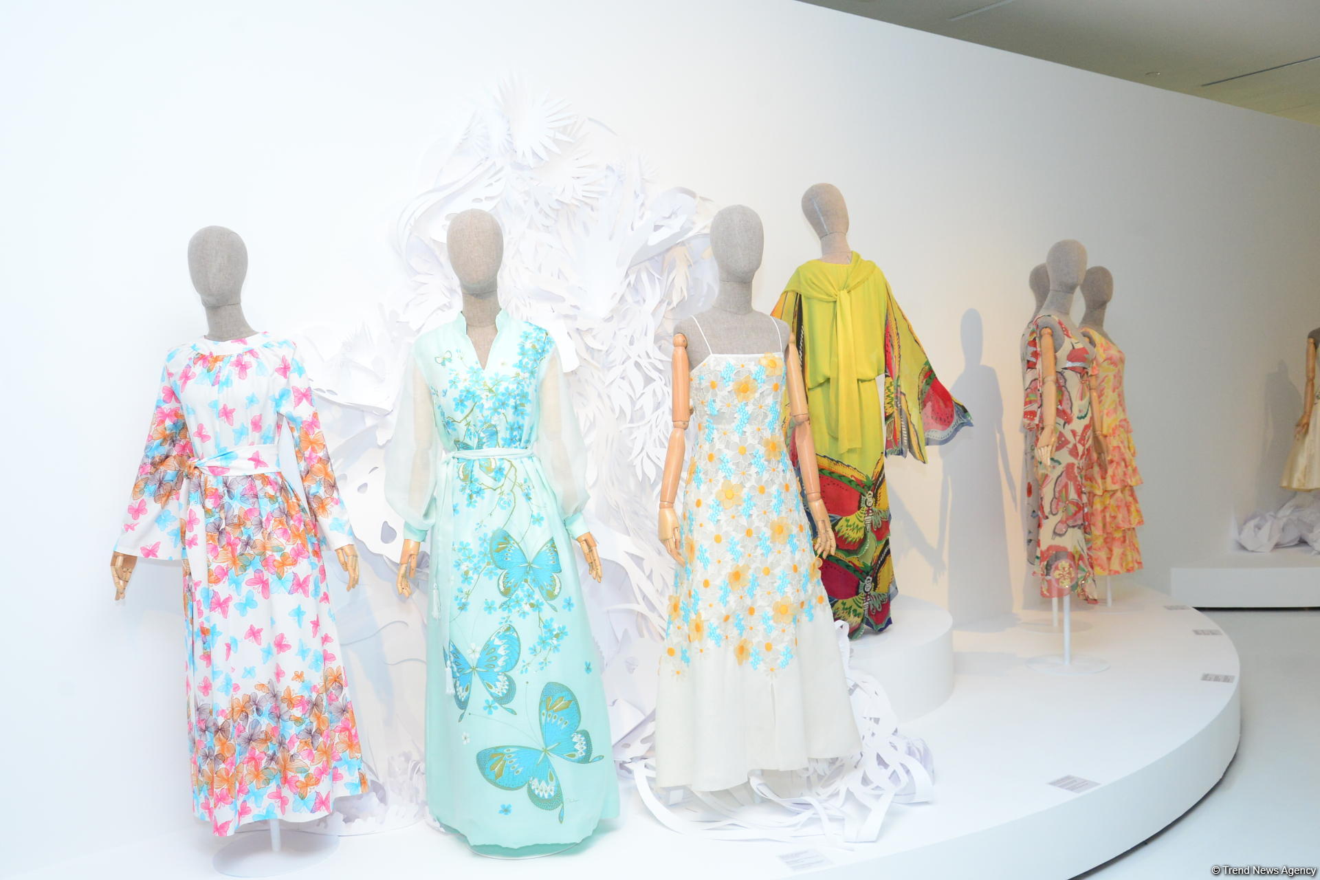 Leyla Əliyeva Heydər Əliyev Mərkəzində "Moda məkanı" adlı sərginin açılış mərasimində iştirak edib (FOTO)