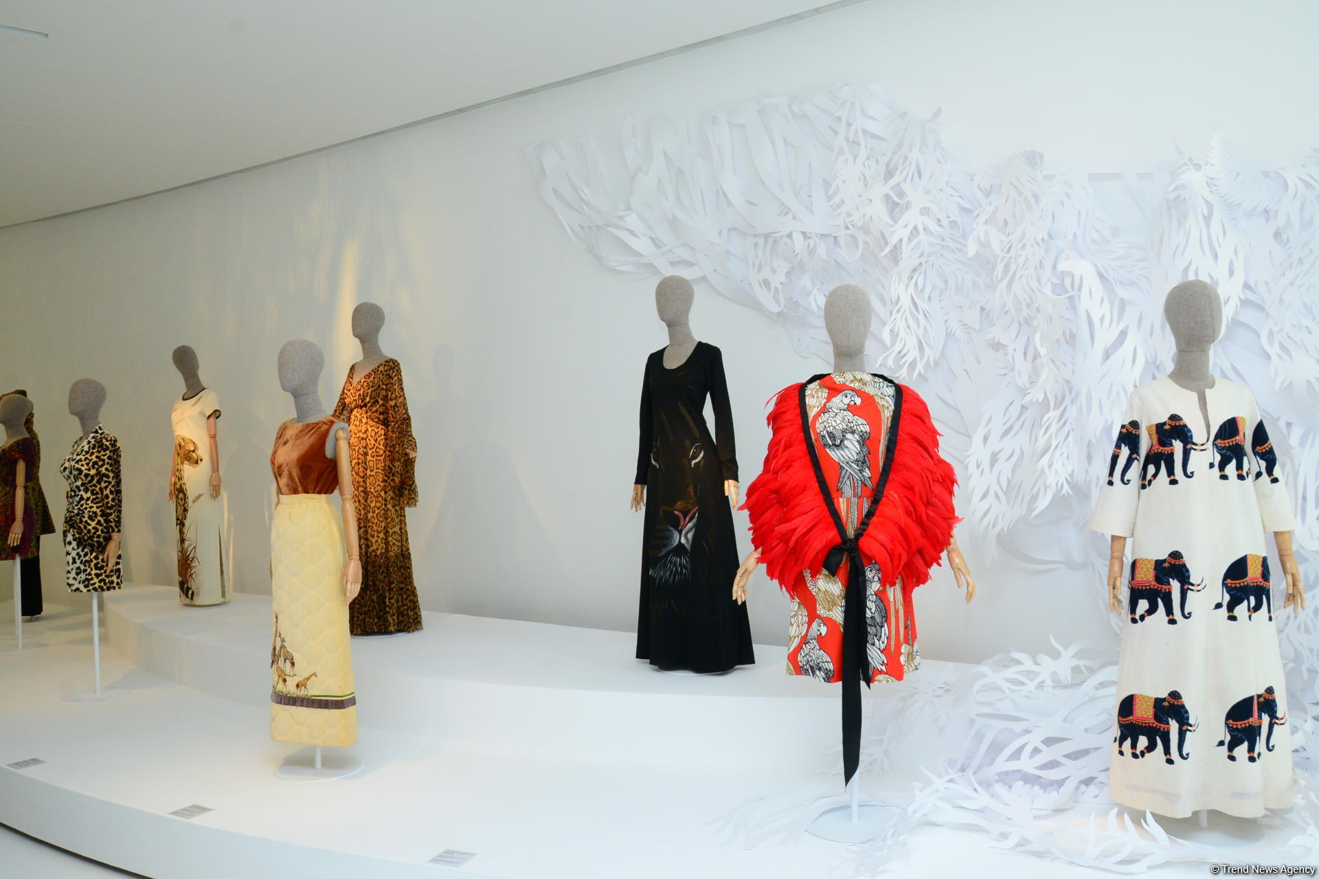 Leyla Əliyeva Heydər Əliyev Mərkəzində "Moda məkanı" adlı sərginin açılış mərasimində iştirak edib (FOTO)