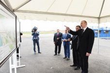 Prezident İlham Əliyev Şəmkir-Samux-Goranboy suvarma kanalının İpək yolu ilə kəsişmə qurğusunun və 4,95 km-lik hissəsinin açılışında iştirak edib (FOTO) (YENİLƏNİB)