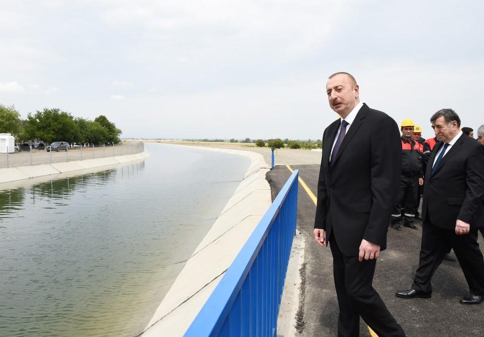 Prezident İlham Əliyev Şəmkir-Samux-Goranboy suvarma kanalının İpək yolu ilə kəsişmə qurğusunun və 4,95 km-lik hissəsinin açılışında iştirak edib (FOTO) (YENİLƏNİB)