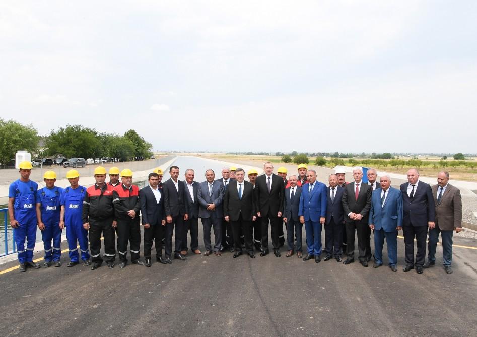 Prezident İlham Əliyev Şəmkir-Samux-Goranboy suvarma kanalının İpək yolu ilə kəsişmə qurğusunun və 4,95 km-lik hissəsinin açılışında iştirak edib (FOTO) (YENİLƏNİB)