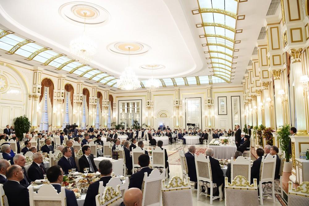 Prezident İlham Əliyev müqəddəs Ramazan ayı münasibətilə iftar mərasimində iştirak edib (YENİLƏNİB-2) (FOTO)