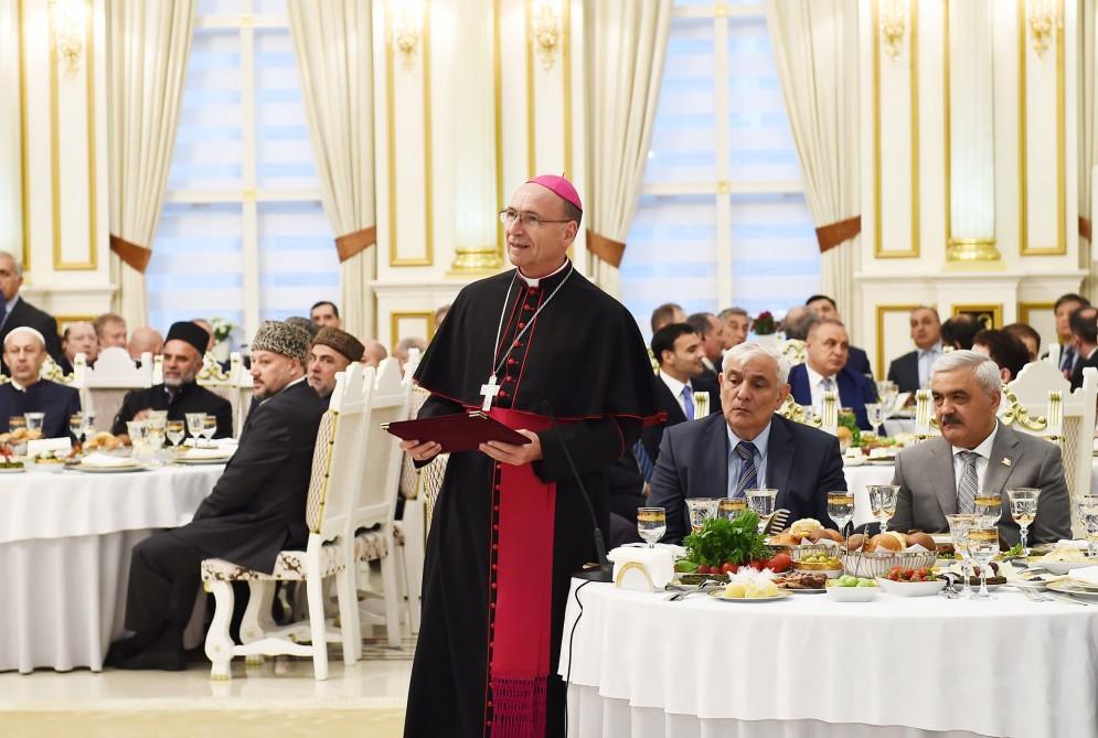 Prezident İlham Əliyev müqəddəs Ramazan ayı münasibətilə iftar mərasimində iştirak edib (YENİLƏNİB-2) (FOTO)