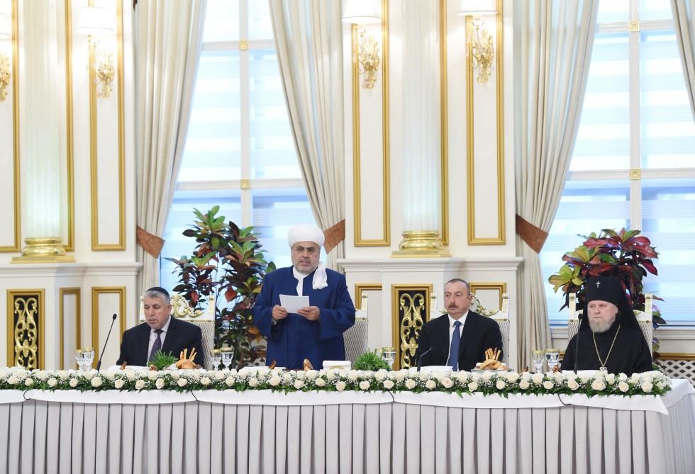 Prezident İlham Əliyev müqəddəs Ramazan ayı münasibətilə iftar mərasimində iştirak edib (YENİLƏNİB-2) (FOTO)