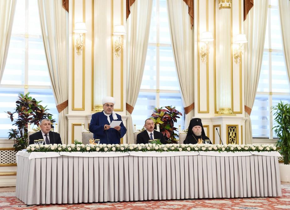 Prezident İlham Əliyev müqəddəs Ramazan ayı münasibətilə iftar mərasimində iştirak edib (YENİLƏNİB-2) (FOTO)