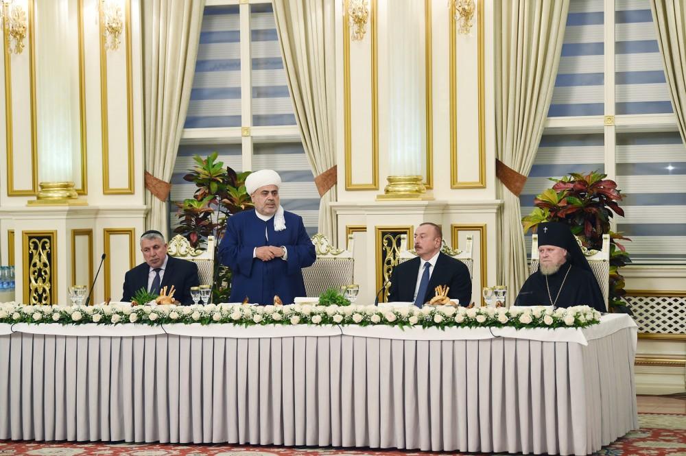 Prezident İlham Əliyev müqəddəs Ramazan ayı münasibətilə iftar mərasimində iştirak edib (YENİLƏNİB-2) (FOTO)