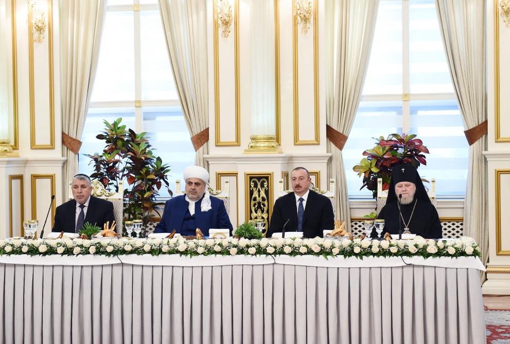 Prezident İlham Əliyev müqəddəs Ramazan ayı münasibətilə iftar mərasimində iştirak edib (YENİLƏNİB-2) (FOTO)