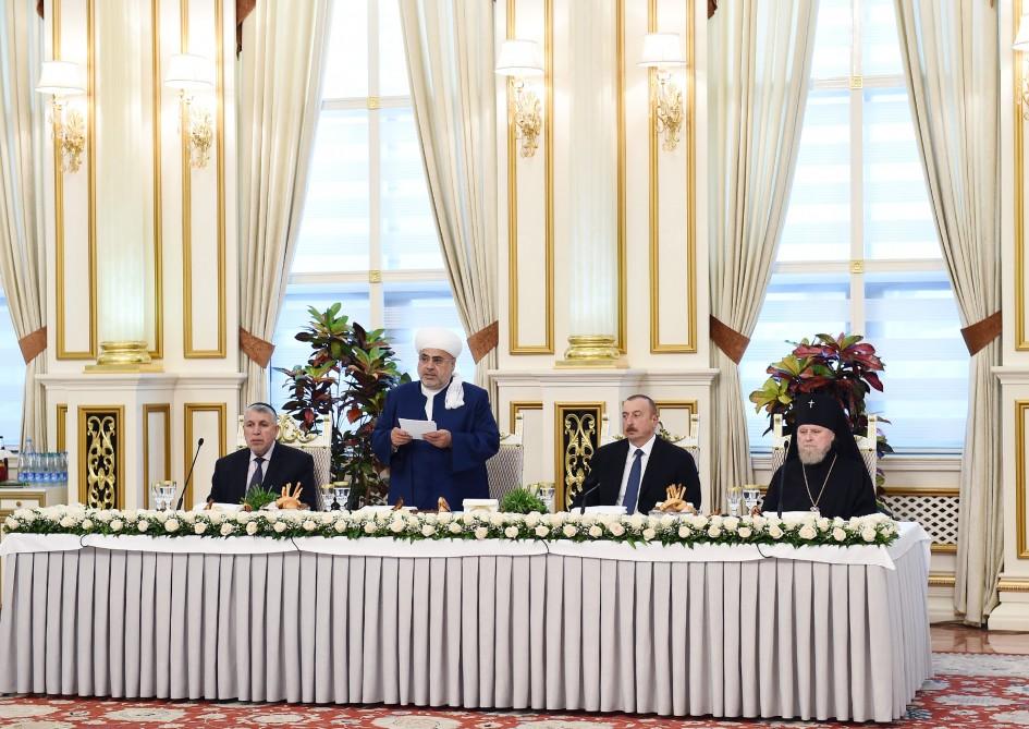 Prezident İlham Əliyev müqəddəs Ramazan ayı münasibətilə iftar mərasimində iştirak edib (YENİLƏNİB-2) (FOTO)