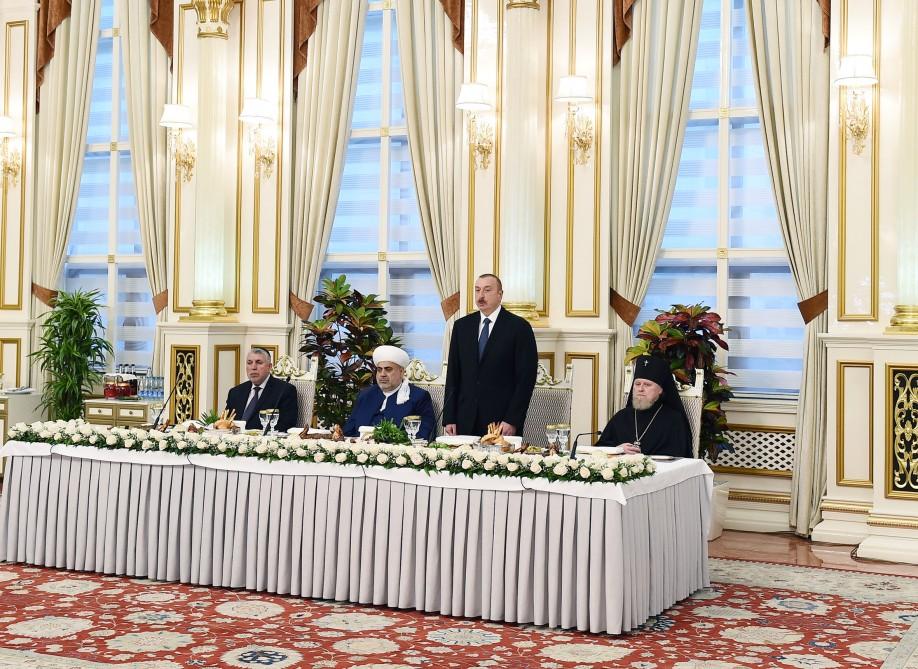 Prezident İlham Əliyev müqəddəs Ramazan ayı münasibətilə iftar mərasimində iştirak edib (YENİLƏNİB-2) (FOTO)