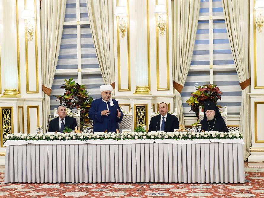 Prezident İlham Əliyev müqəddəs Ramazan ayı münasibətilə iftar mərasimində iştirak edib (YENİLƏNİB-2) (FOTO)