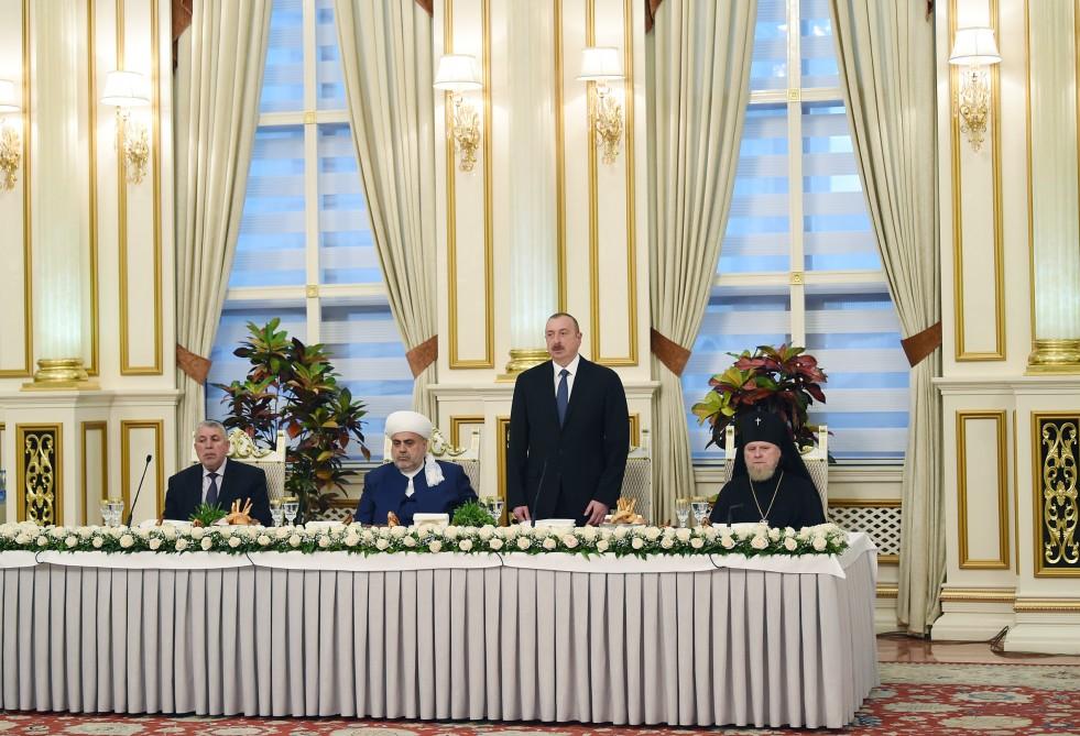 Prezident İlham Əliyev müqəddəs Ramazan ayı münasibətilə iftar mərasimində iştirak edib (YENİLƏNİB-2) (FOTO)