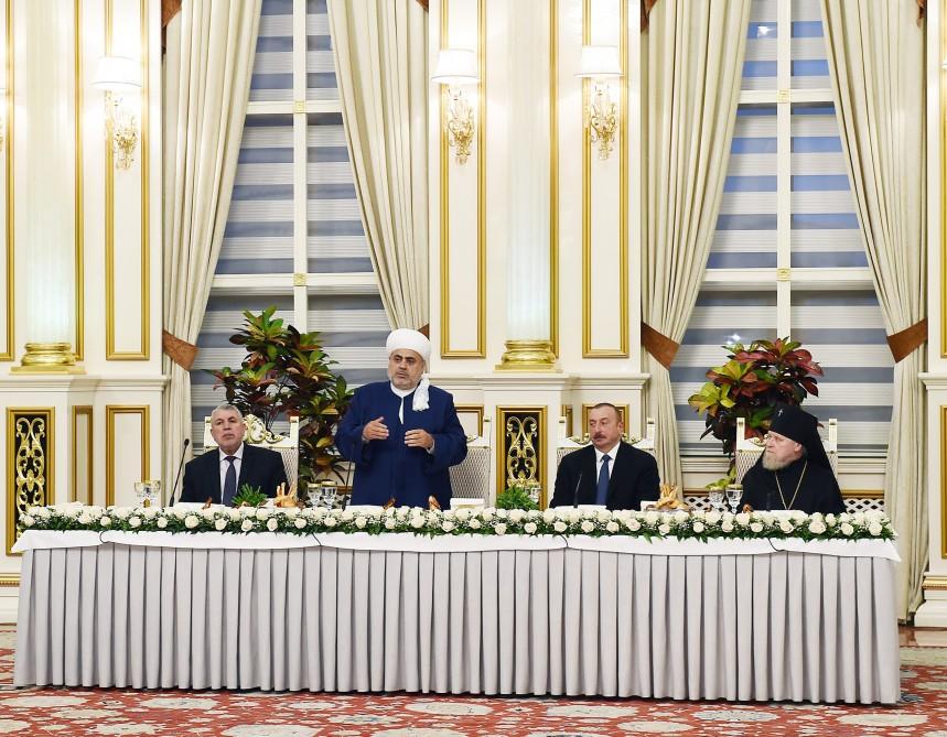Prezident İlham Əliyev müqəddəs Ramazan ayı münasibətilə iftar mərasimində iştirak edib (YENİLƏNİB-2) (FOTO)