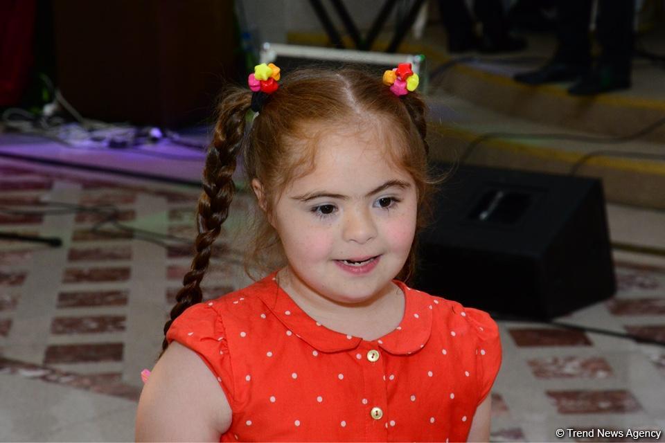 DTX-nin Mədəniyyət Mərkəzində Daun sindromlu uşaqlar üçün xeyriyyə tədbiri təşkil edilib (FOTO)