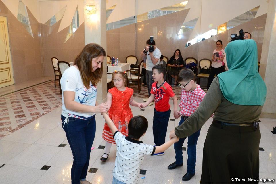 DTX-nin Mədəniyyət Mərkəzində Daun sindromlu uşaqlar üçün xeyriyyə tədbiri təşkil edilib (FOTO)
