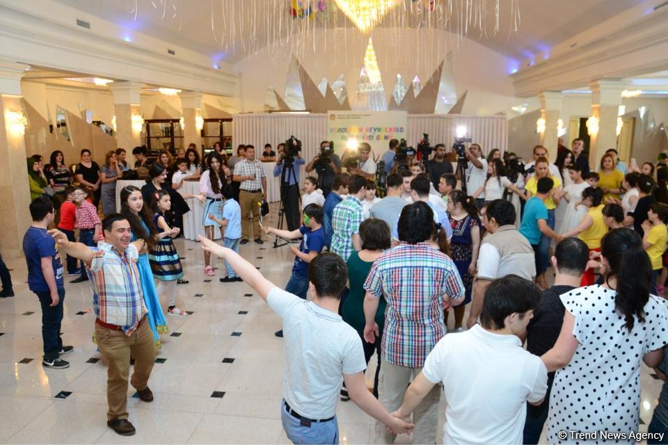 DTX-nin Mədəniyyət Mərkəzində Daun sindromlu uşaqlar üçün xeyriyyə tədbiri təşkil edilib (FOTO)